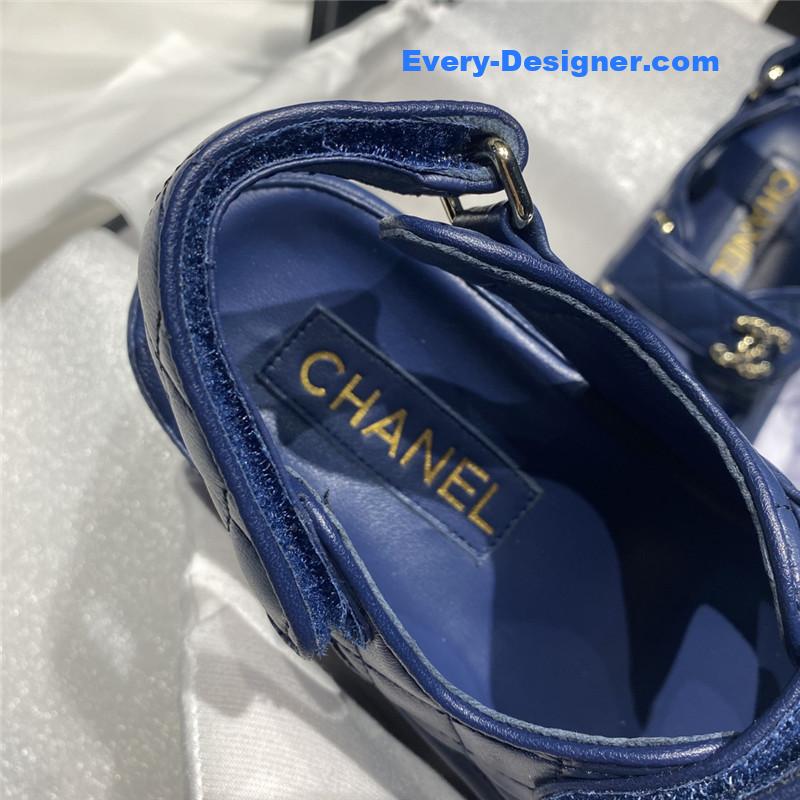 CC bow beach sandals