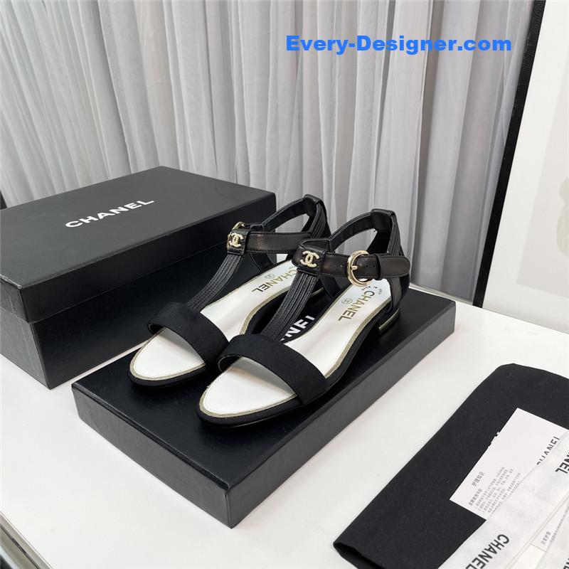 CC classic chain accessories sandals