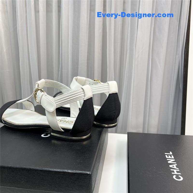 CC classic chain accessories sandals