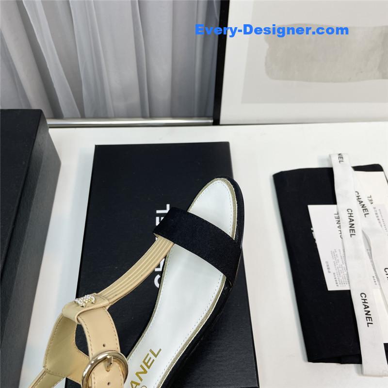 CC classic chain accessories sandals