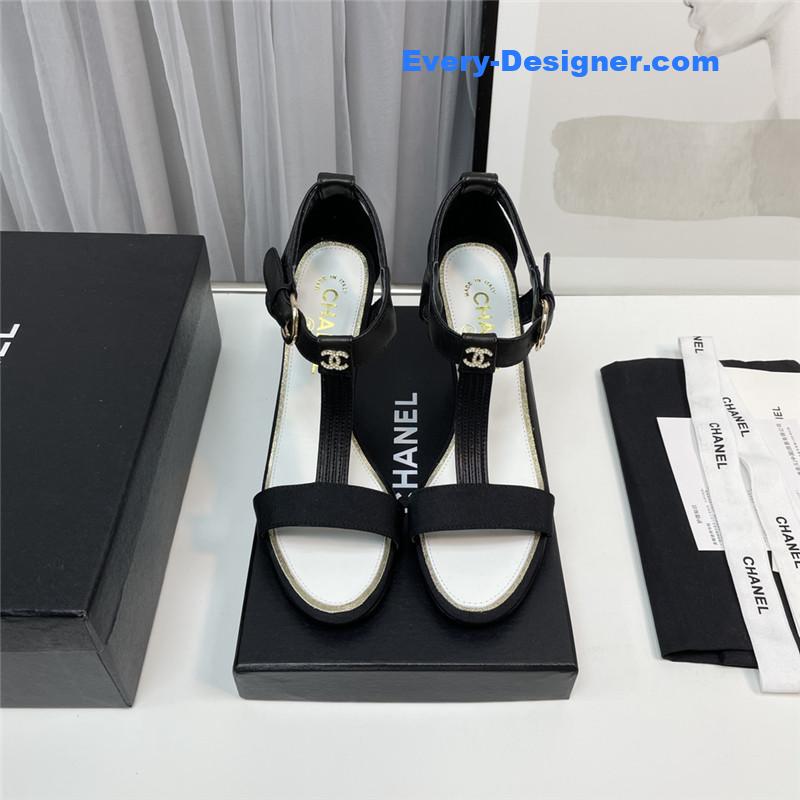 CC classic chain accessories sandals