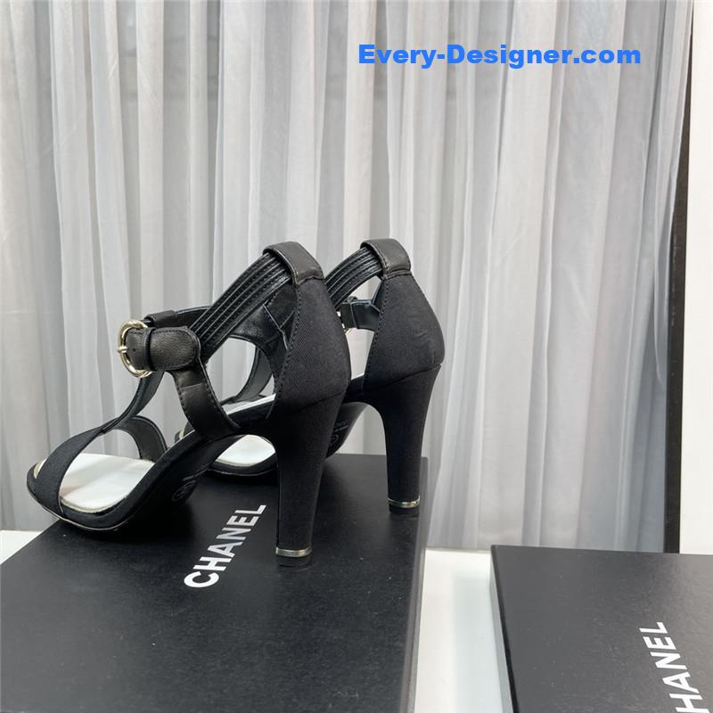 CC classic chain accessories sandals