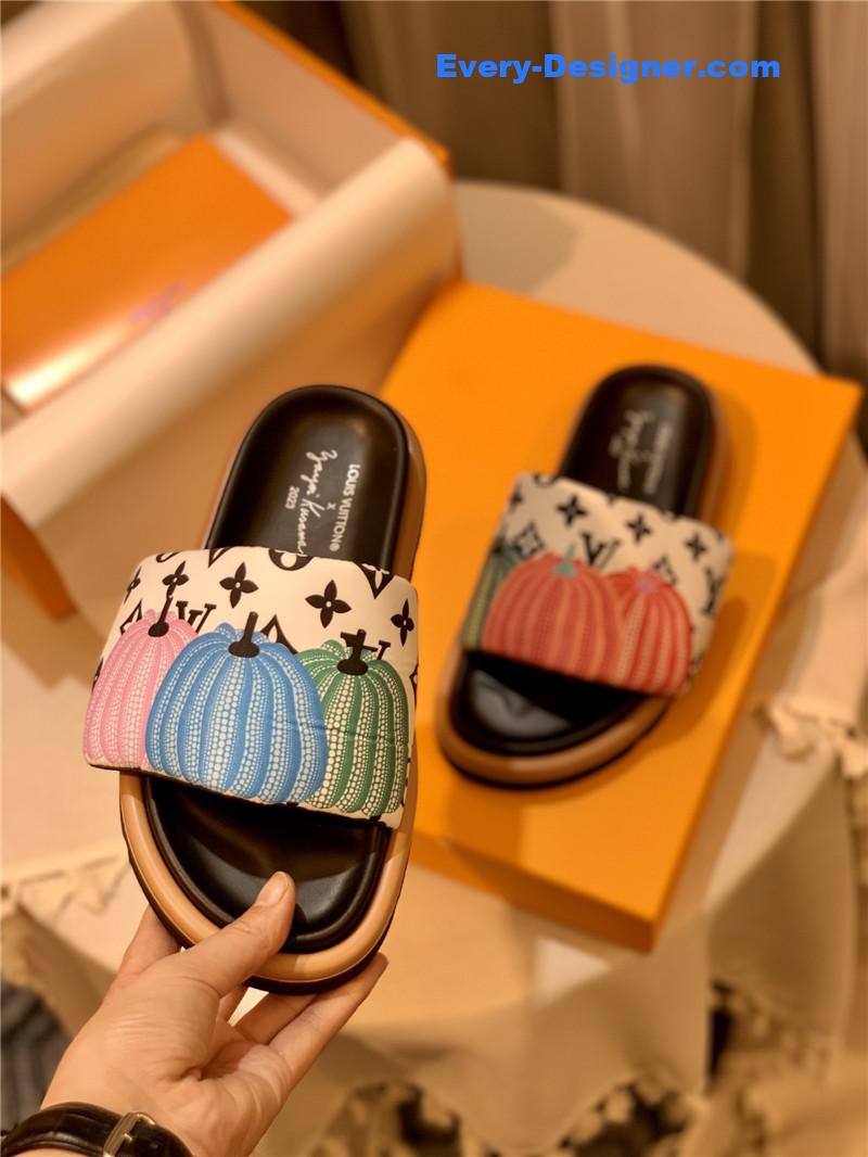 l0vis Vvtt0n lv couple slippers
