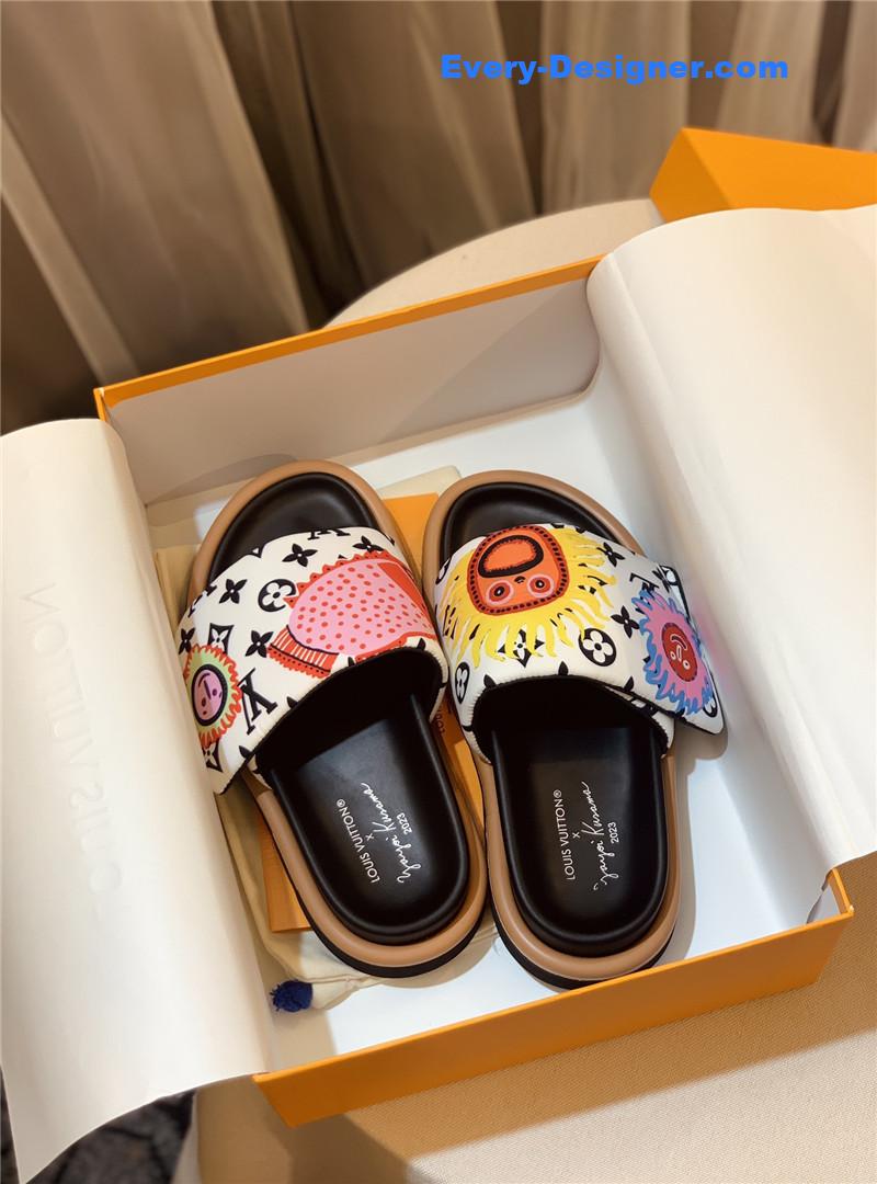 l0vis Vvtt0n lv couple slippers