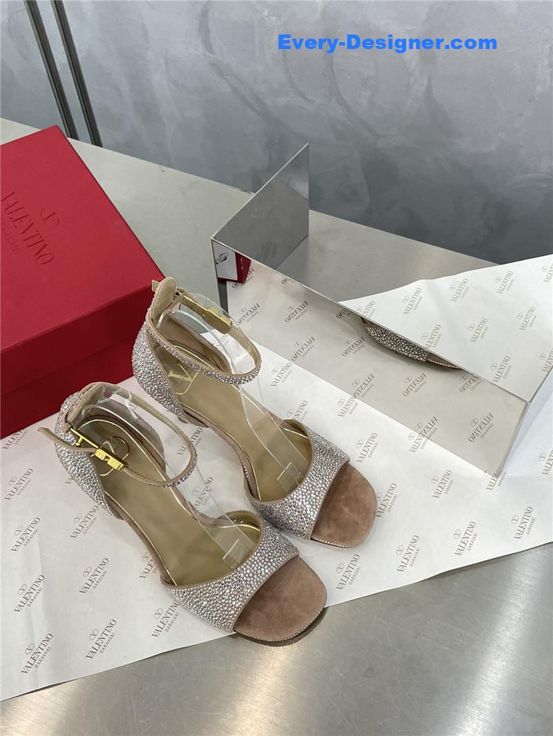 Va1e*ntin0 classic design glass slipper