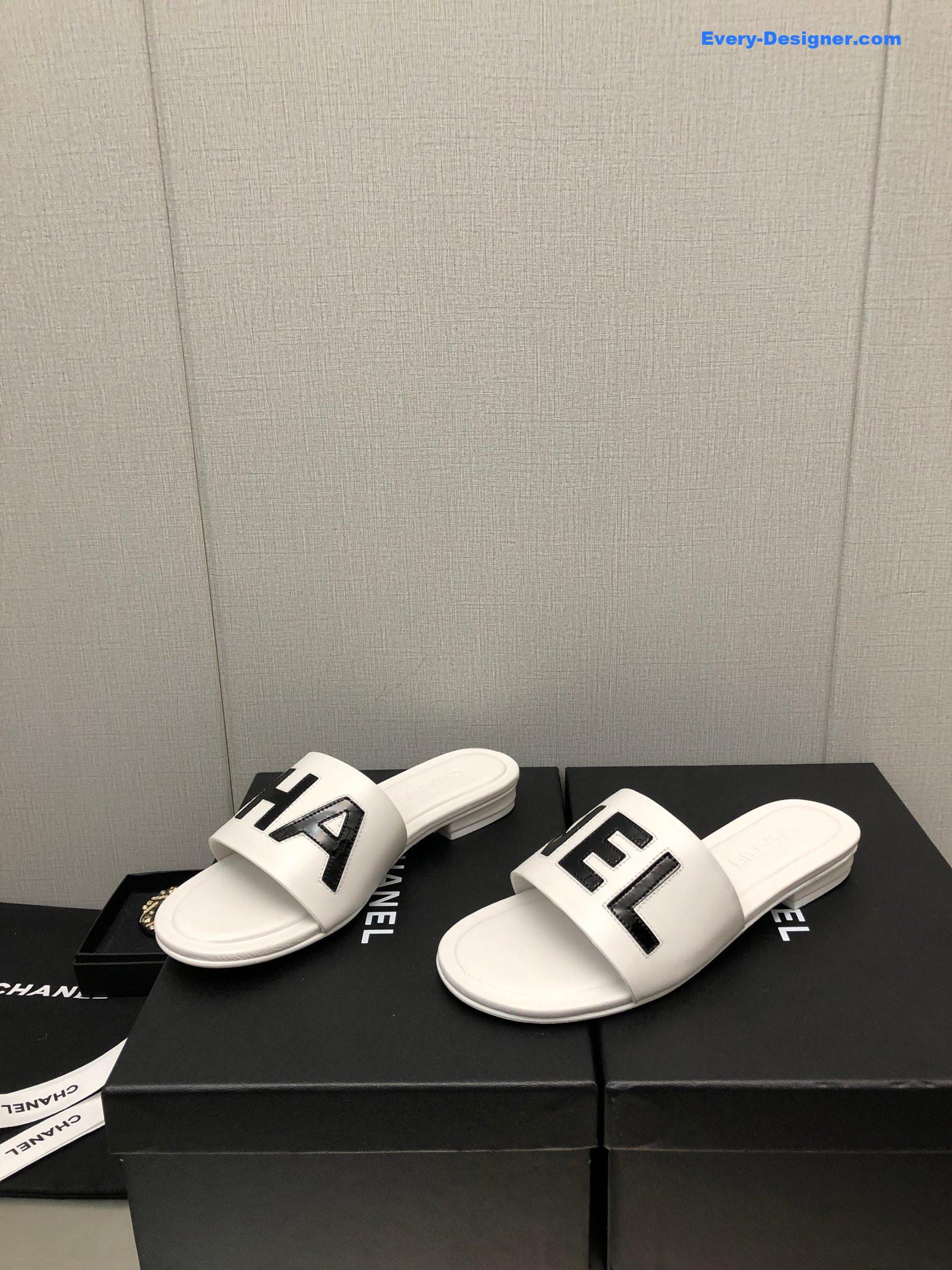 CC color matching letter leather buckle slippers