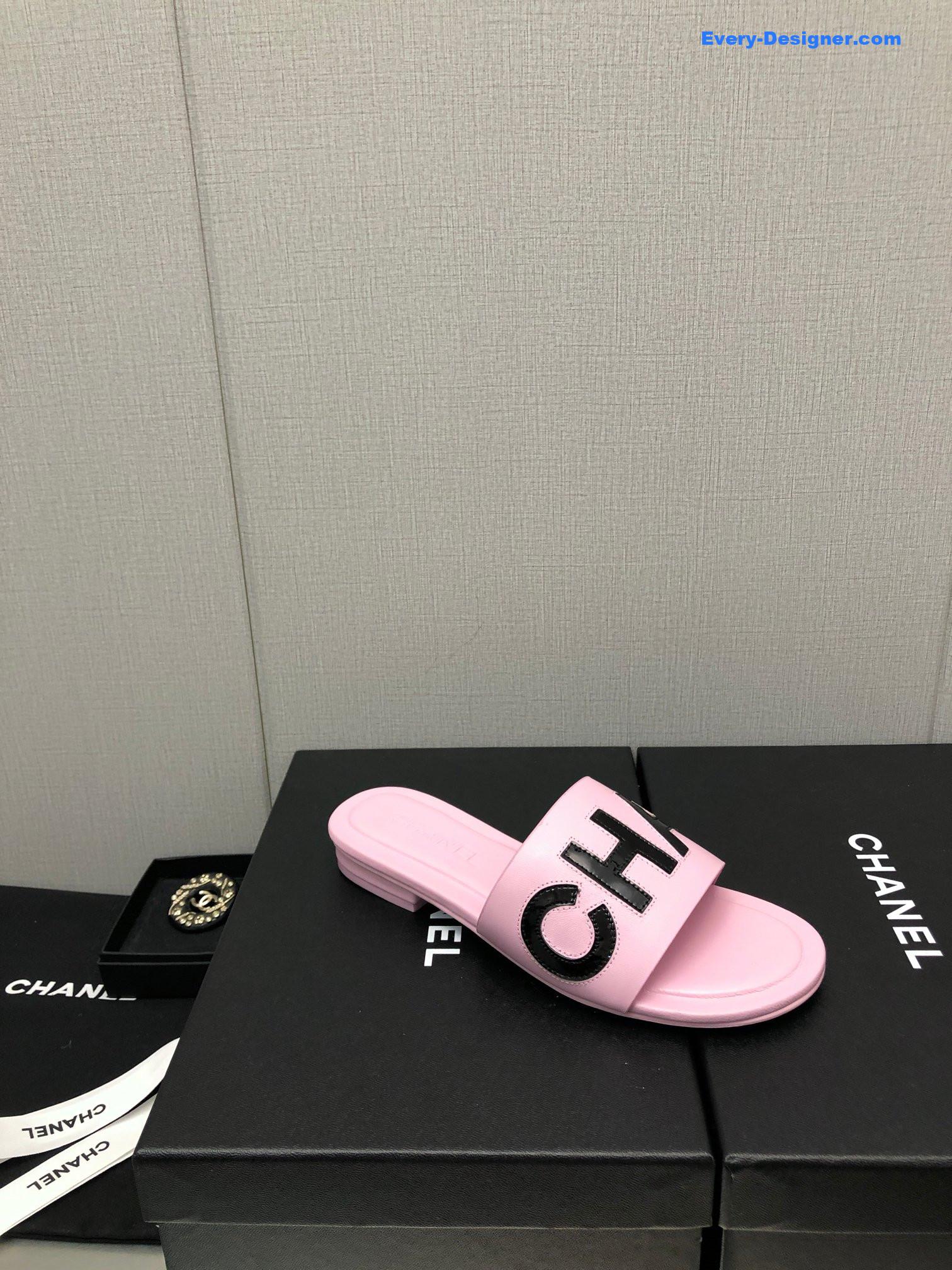CC color matching letter leather buckle slippers