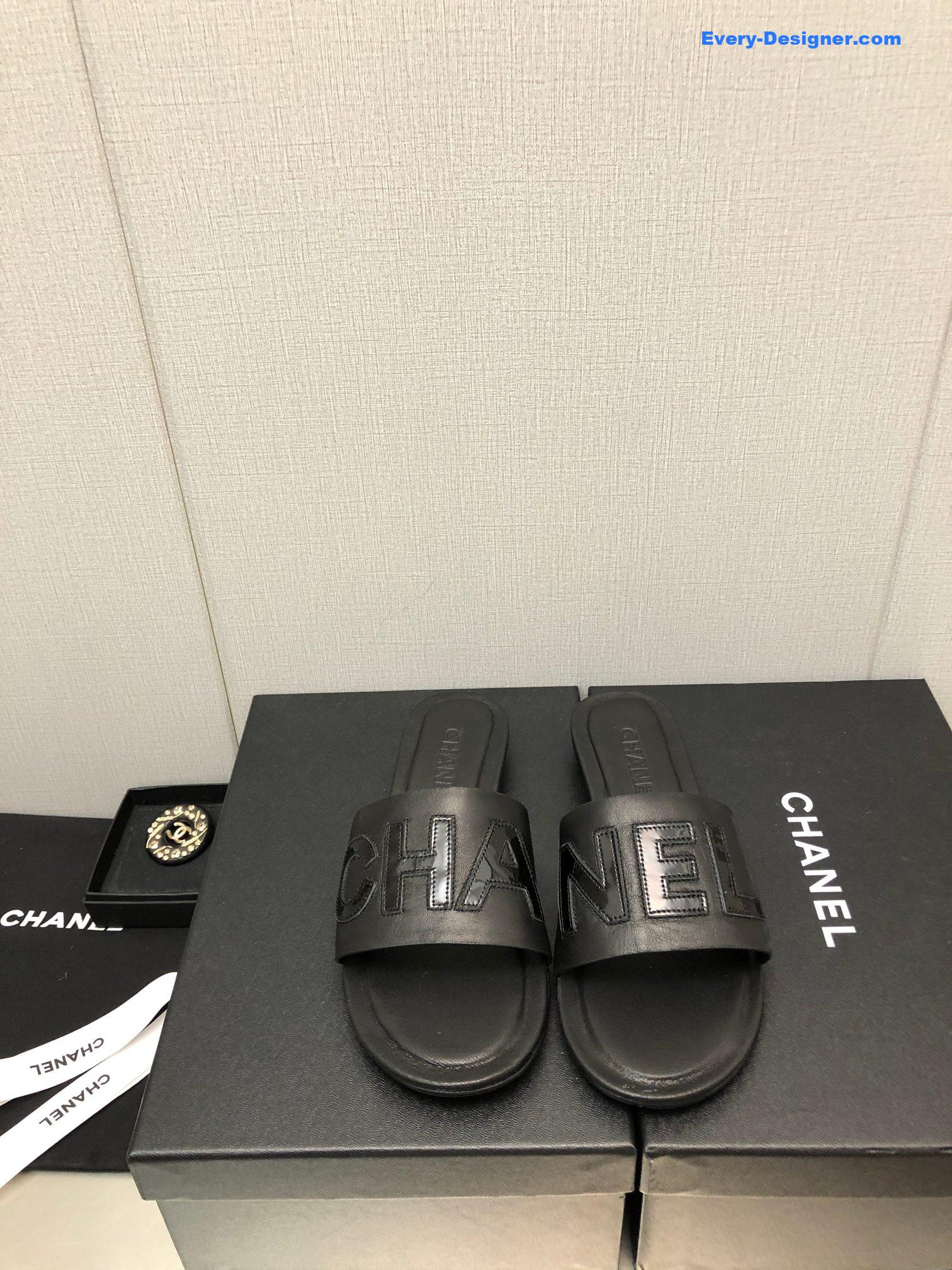 CC color matching letter leather buckle slippers