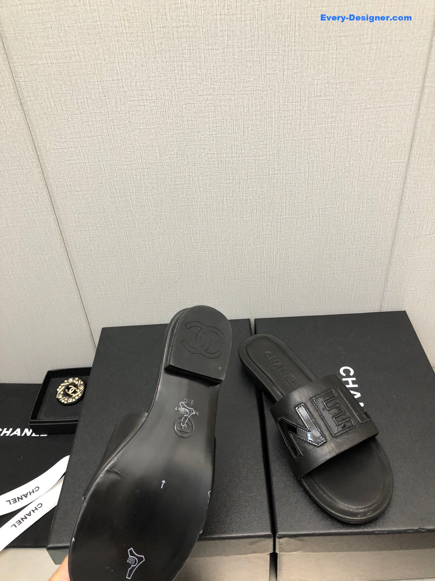 CC color matching letter leather buckle slippers