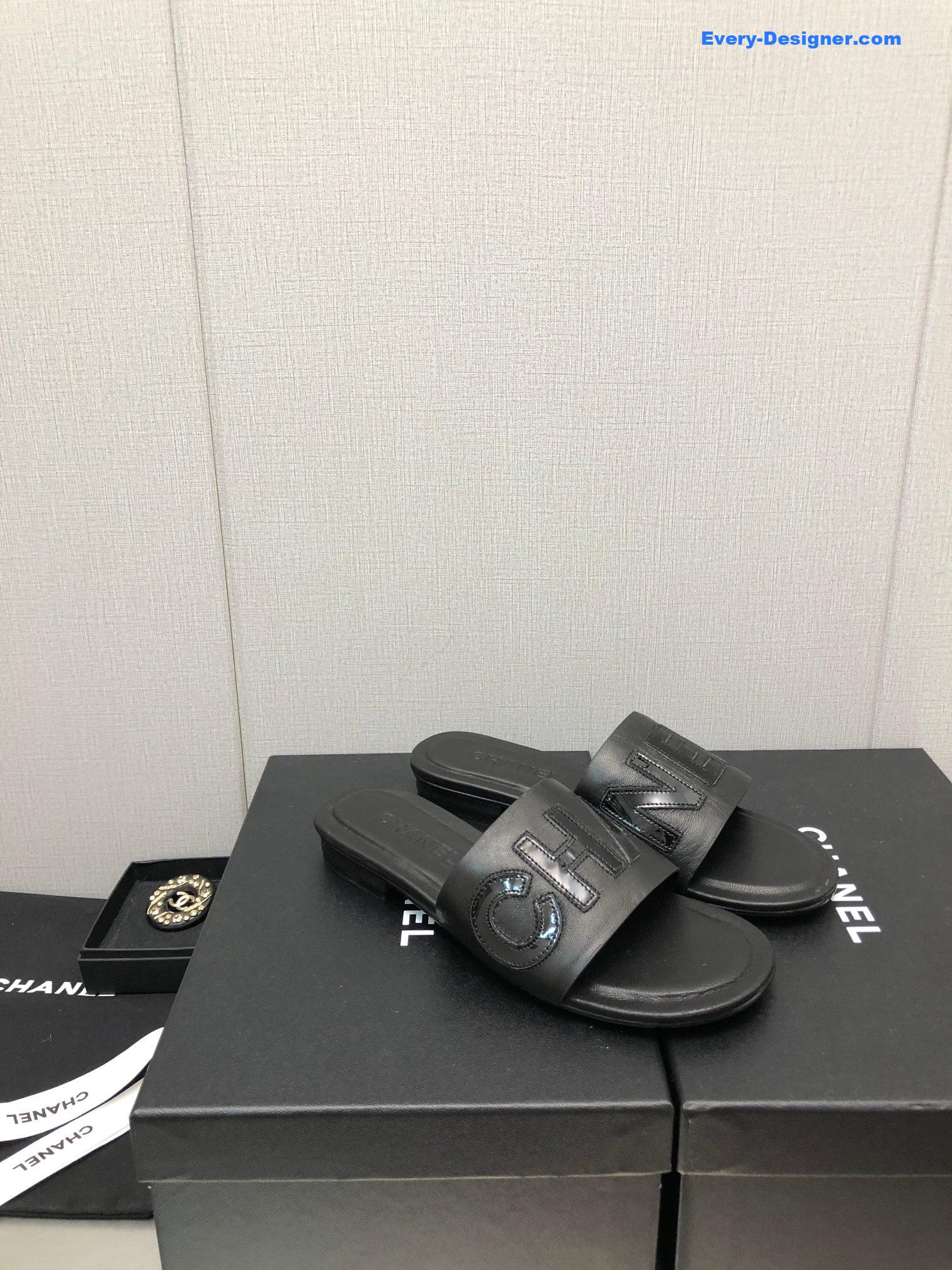 CC color matching letter leather buckle slippers