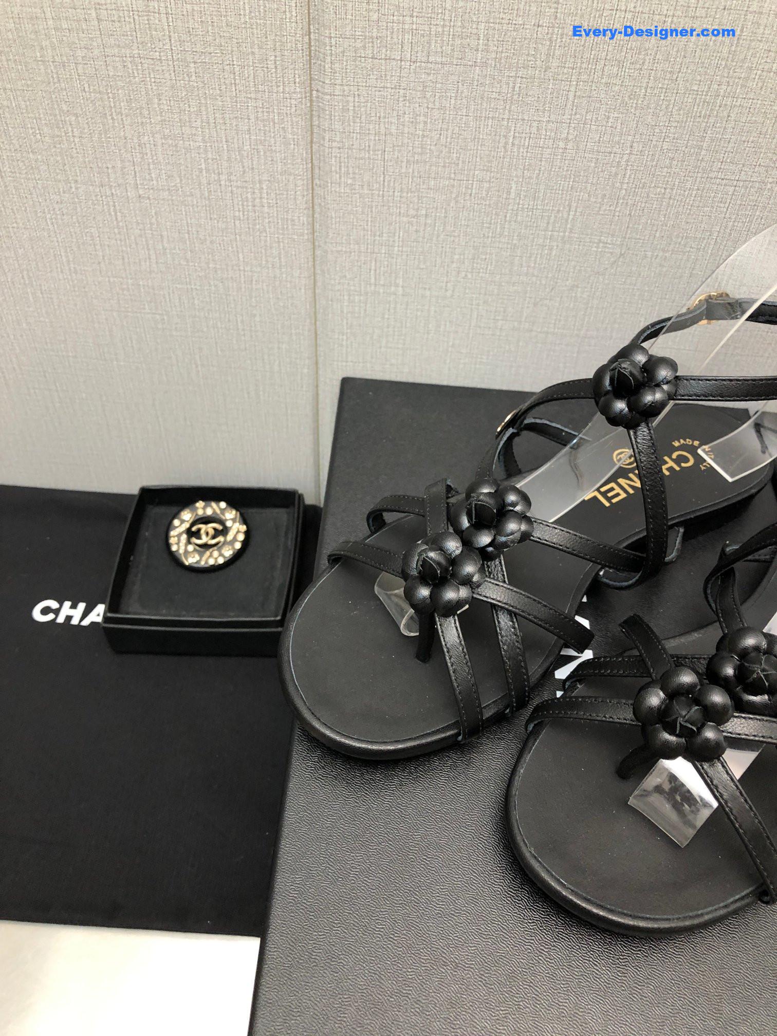 CC classic chain accessories flower sandals