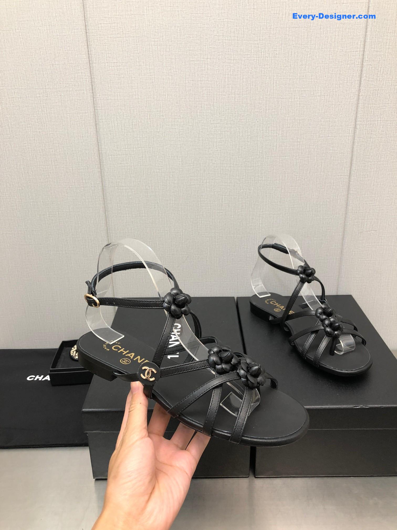 CC classic chain accessories flower sandals