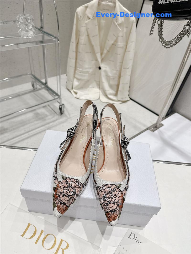 D10r kitten heel high heels