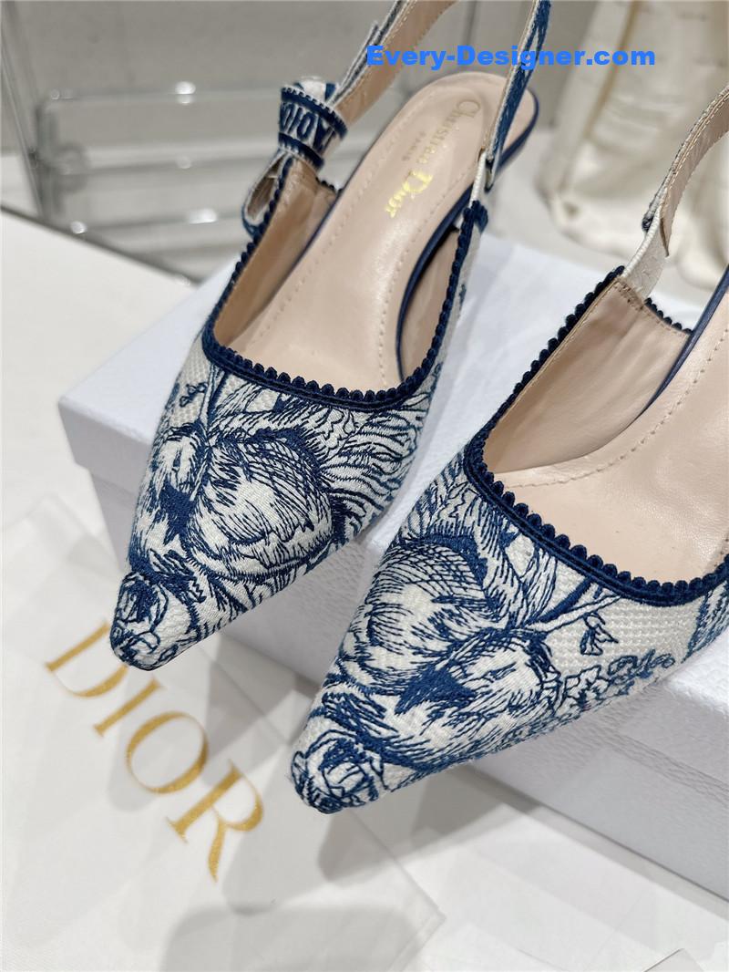 D10r kitten heel high heels