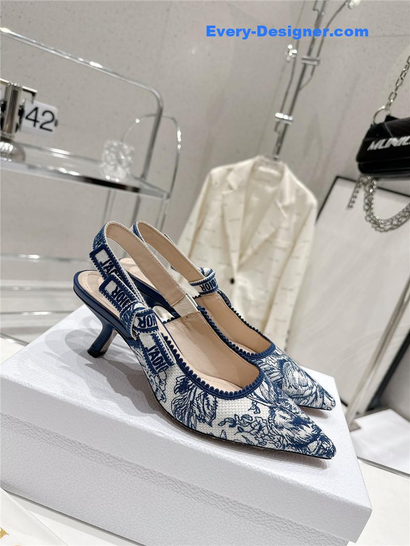 D10r kitten heel high heels