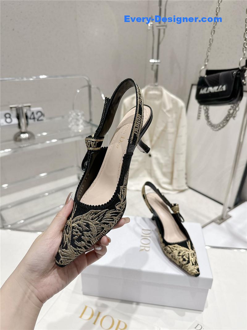 D10r kitten heel high heels