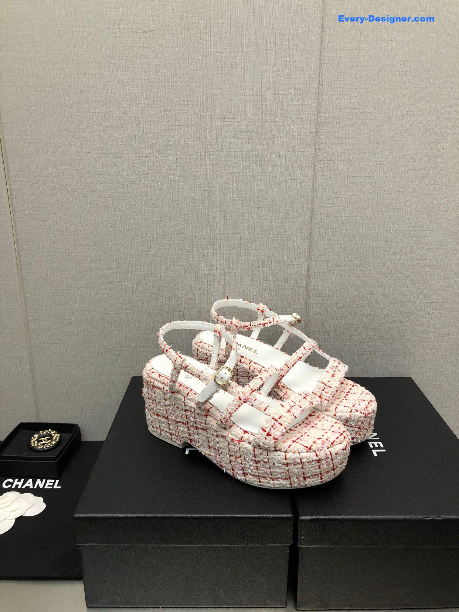 CC back metal logo sandals