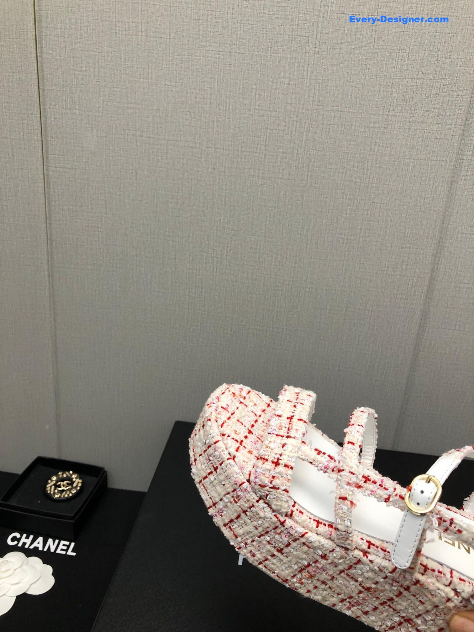 CC back metal logo sandals
