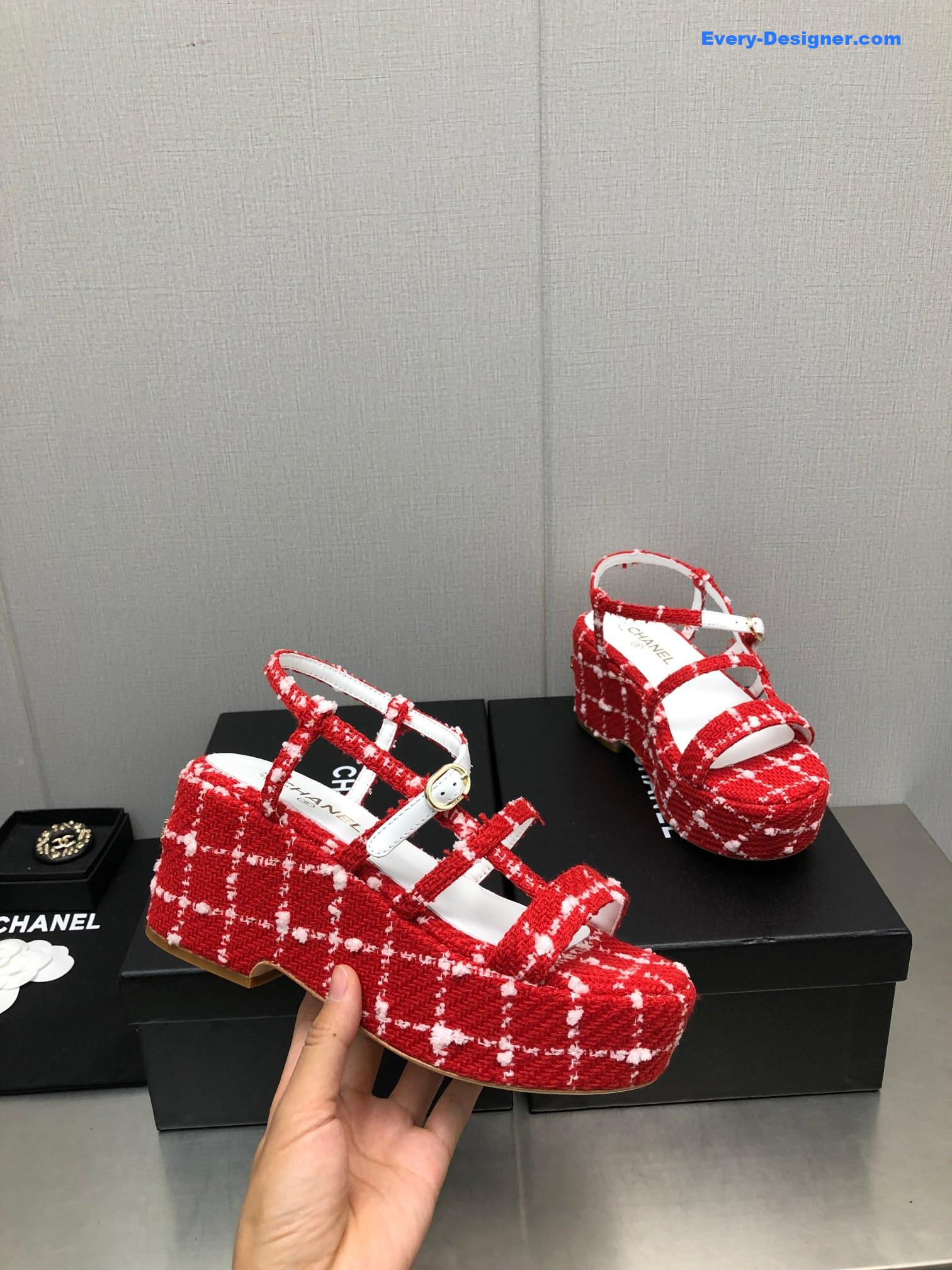 CC back metal logo sandals
