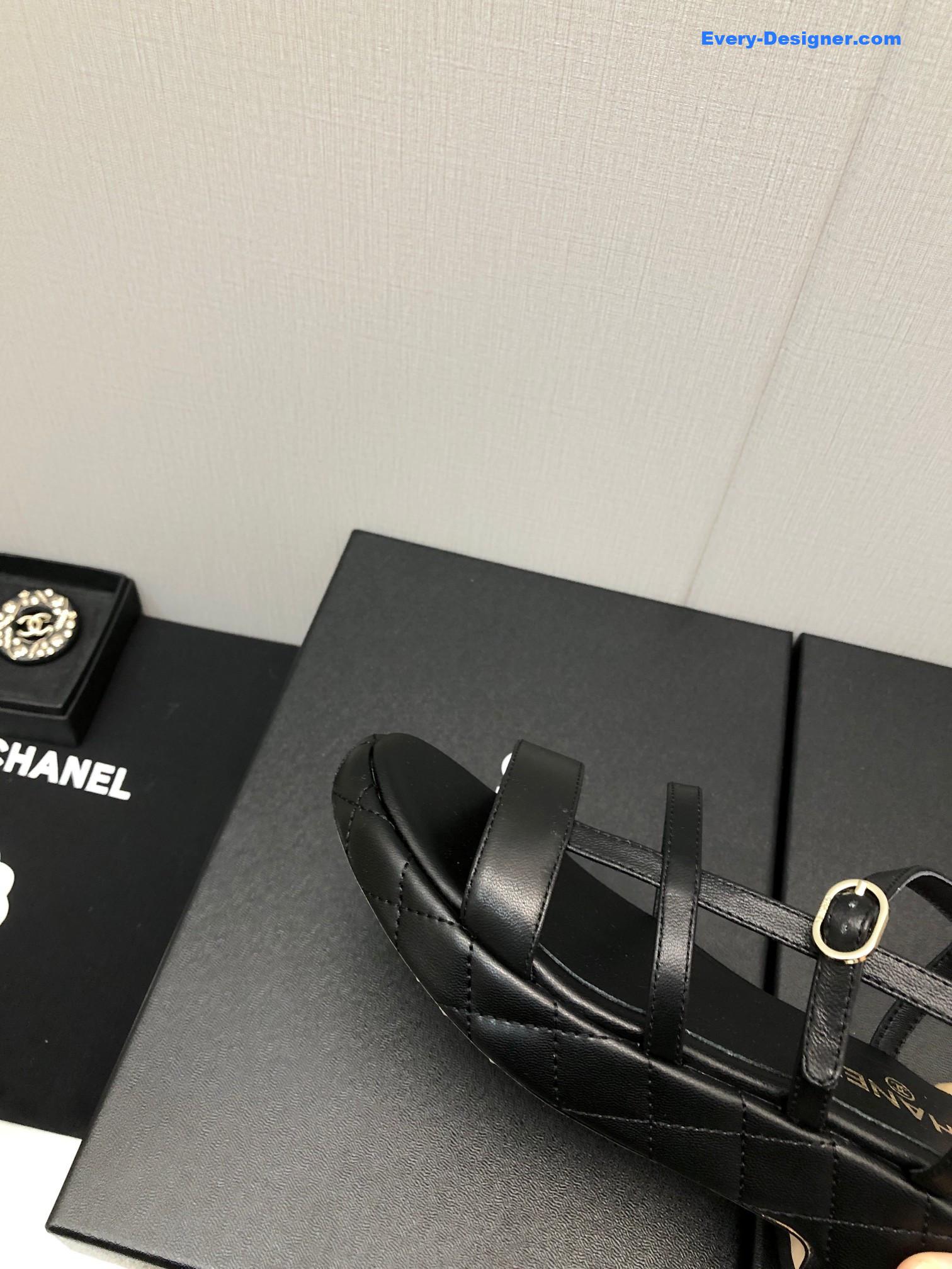 CC back metal logo sandals