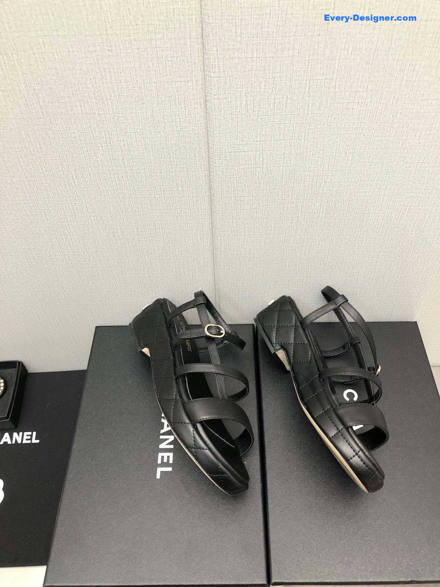 CC back metal logo sandals