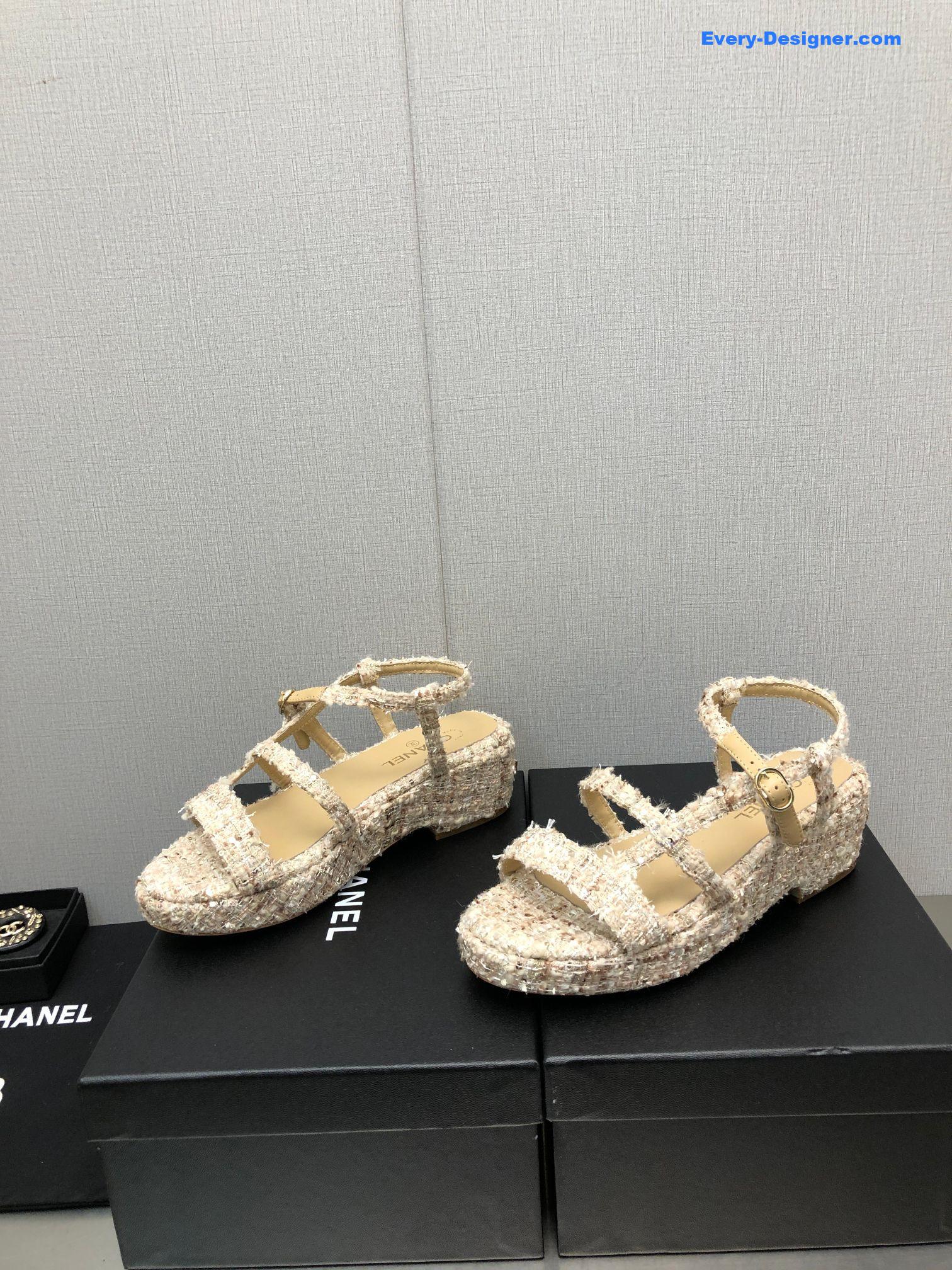 CC back metal logo sandals