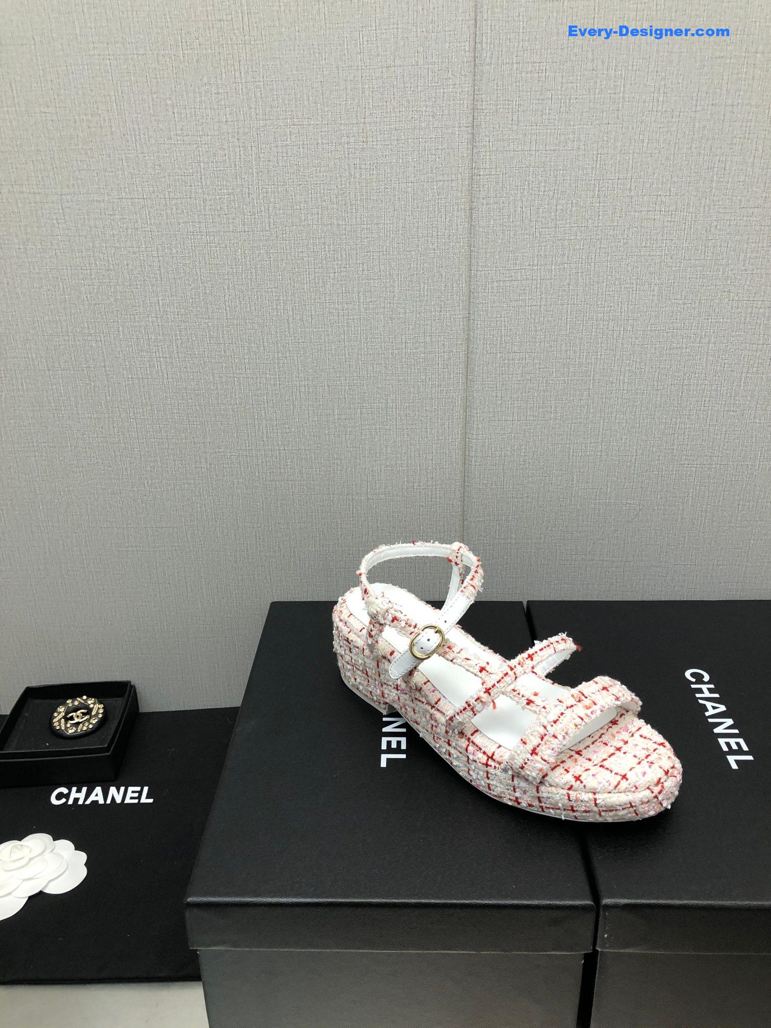CC back metal logo sandals