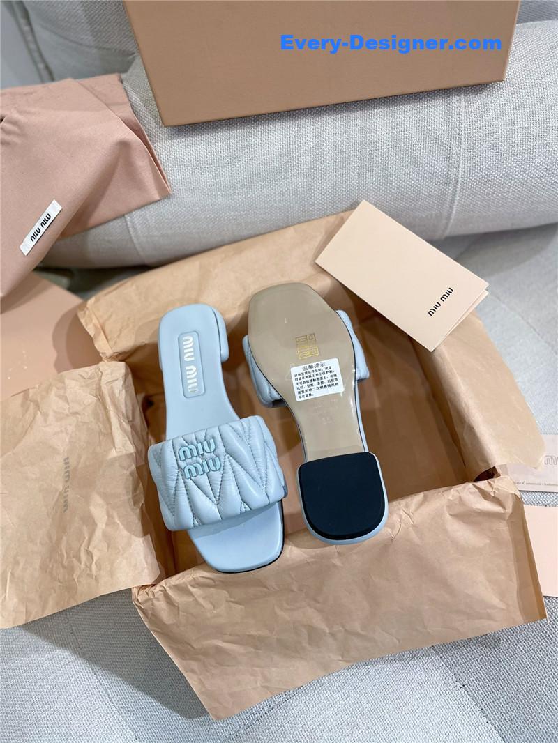 M1um1u slipper sandals in crinkled nappa
