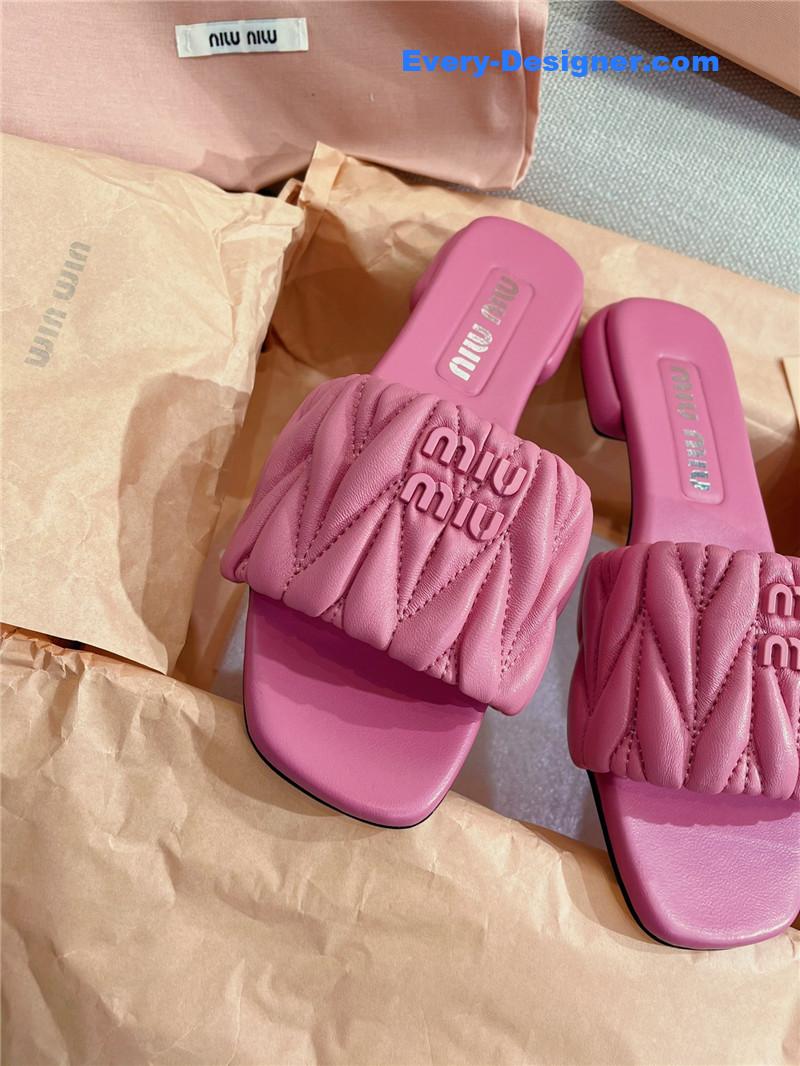 M1um1u slipper sandals in crinkled nappa