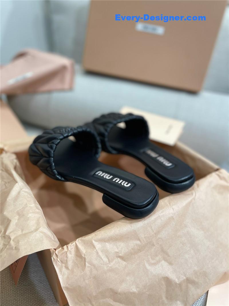 M1um1u slipper sandals in crinkled nappa