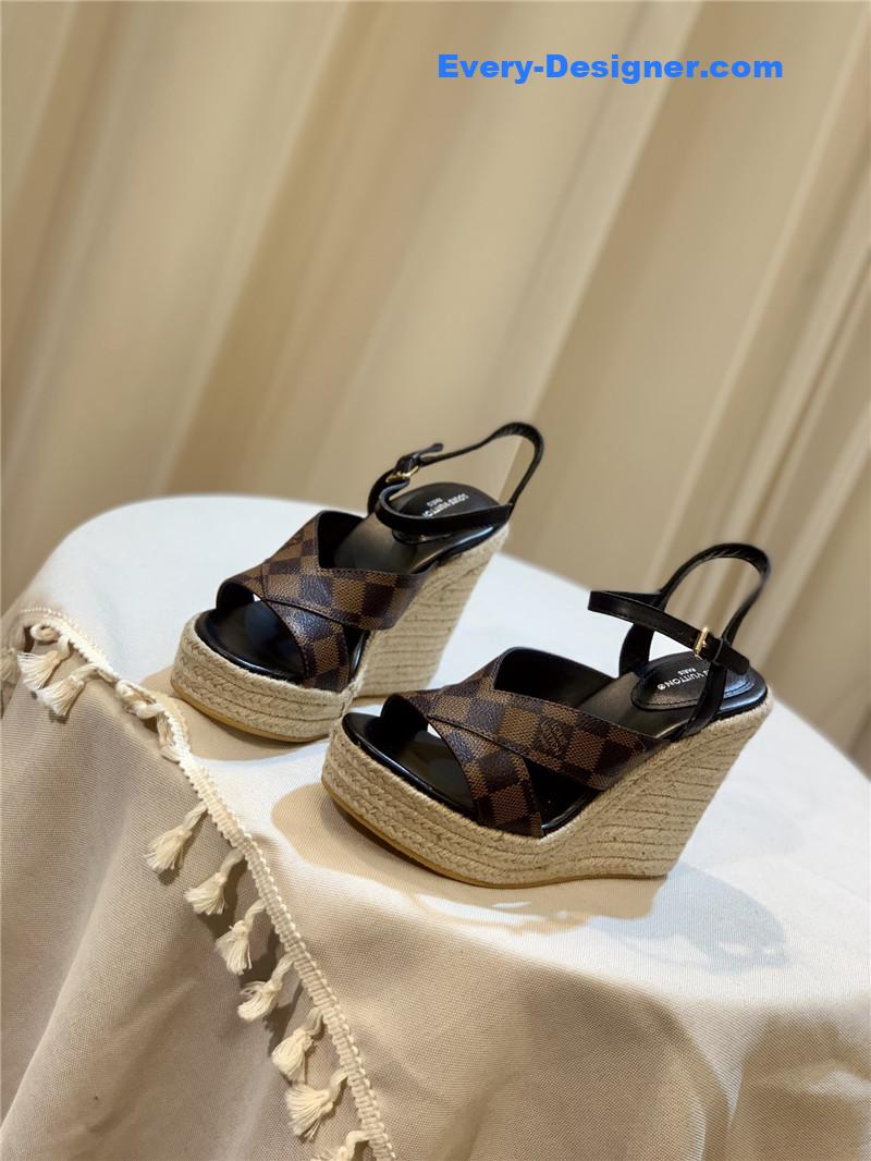 l0vis vvtt0n lv hot D1am0nd wedge sandals