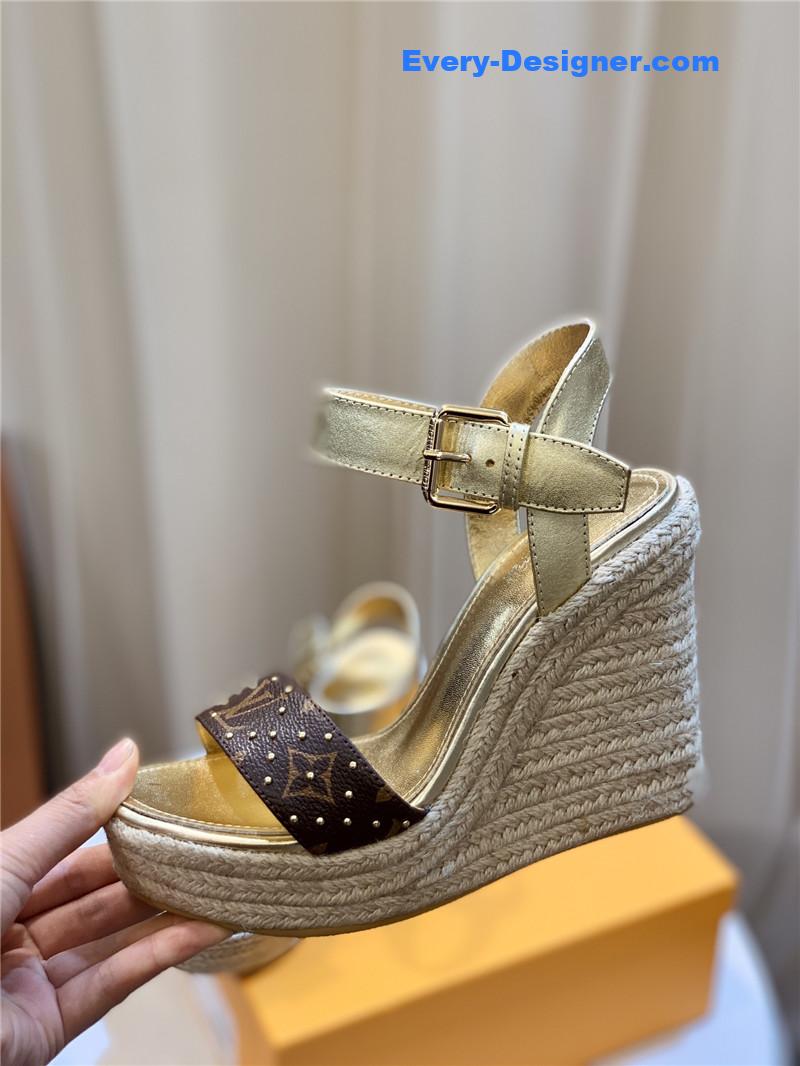 l0vis vvtt0n lv hot D1am0nd wedge sandals