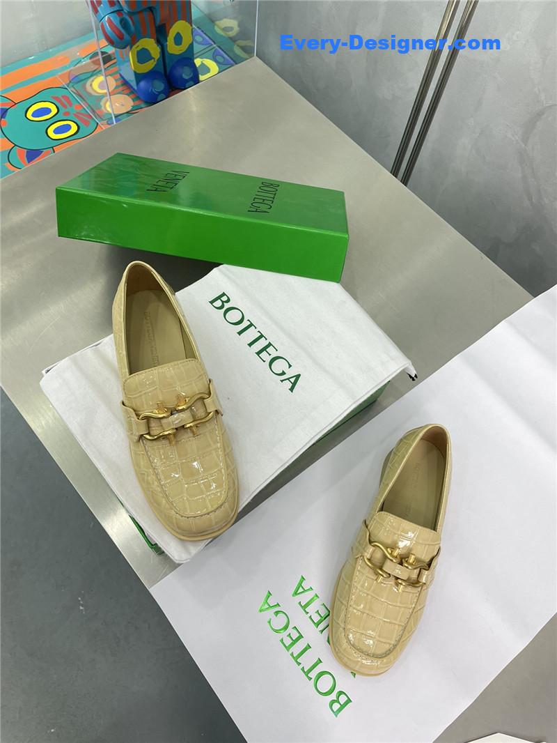b0tt*ga Ven*ta horseshoe buckle loafers