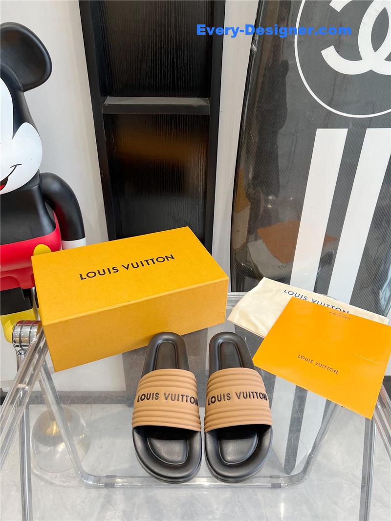l0vis Vvtt0n lv couple slippers