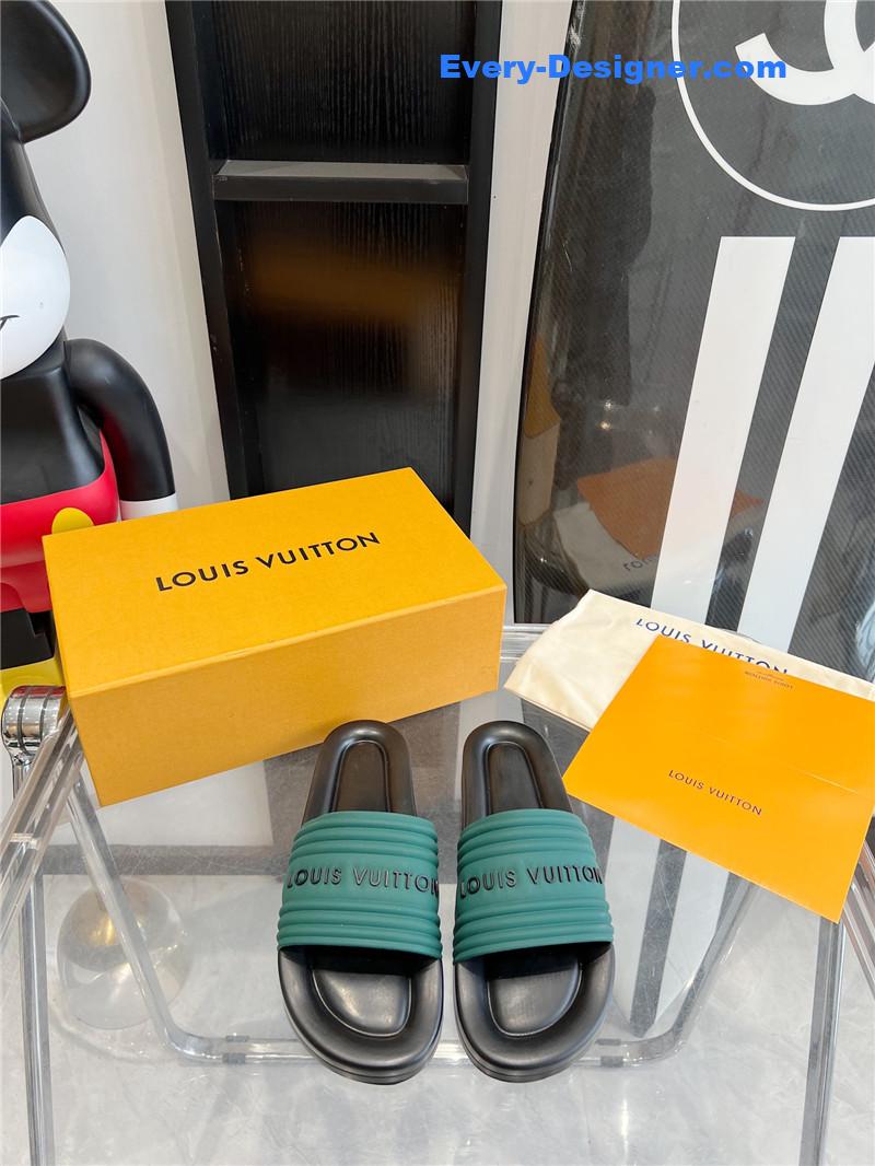 l0vis Vvtt0n lv couple slippers