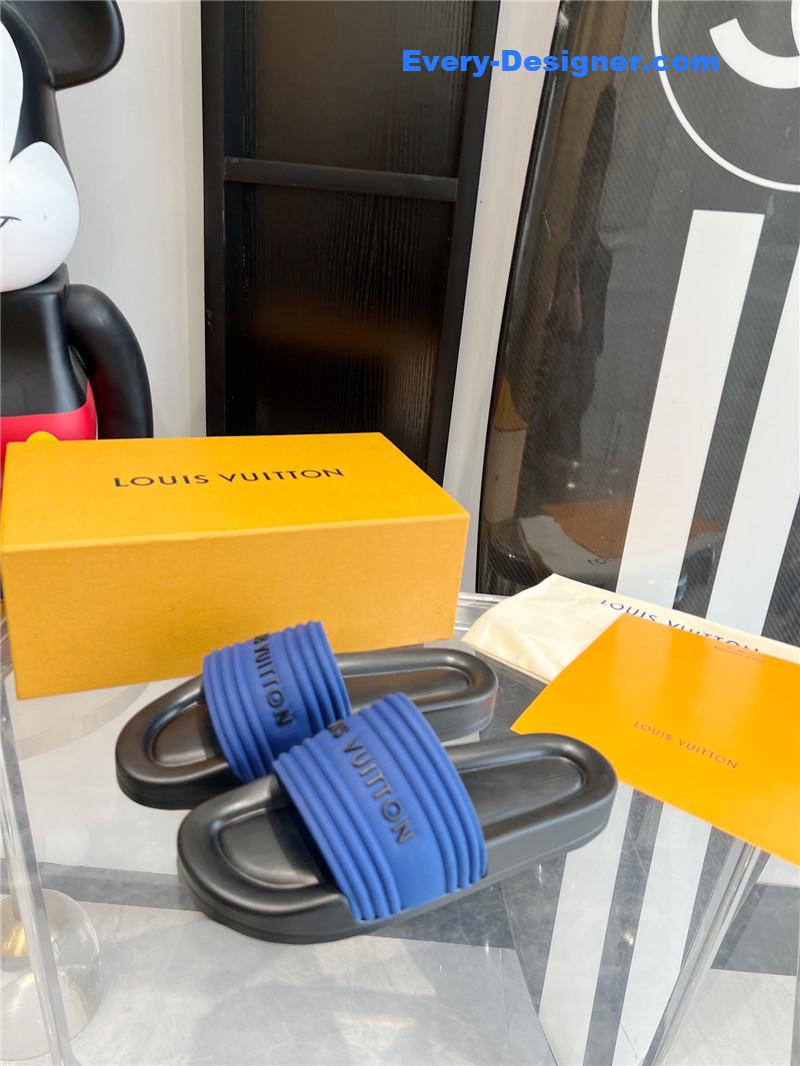 l0vis Vvtt0n lv couple slippers
