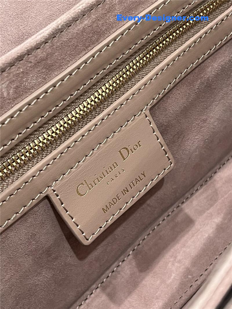 D10r 30 montaigne avenue bag