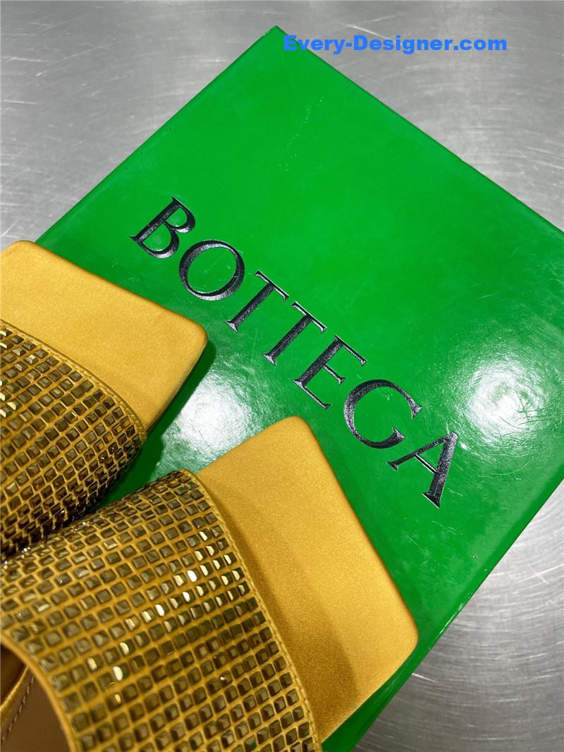 b0tt*ga ven*ta new square D1am0nd slippers