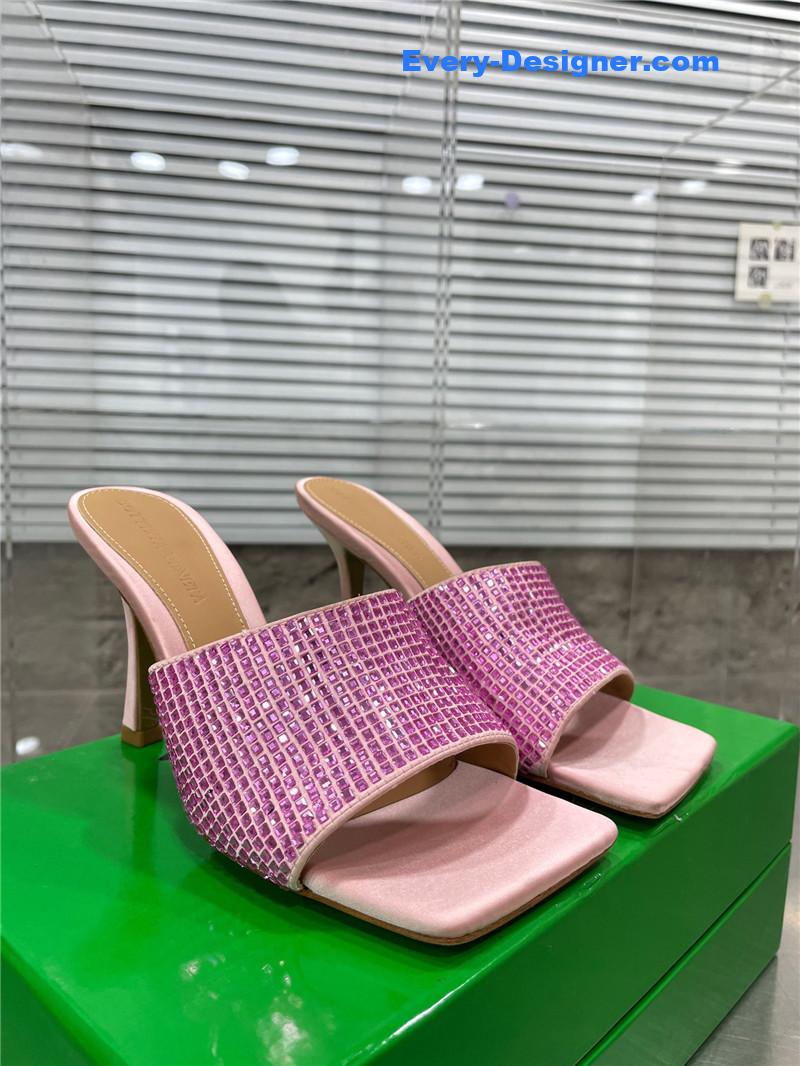 b0tt*ga ven*ta new square D1am0nd slippers