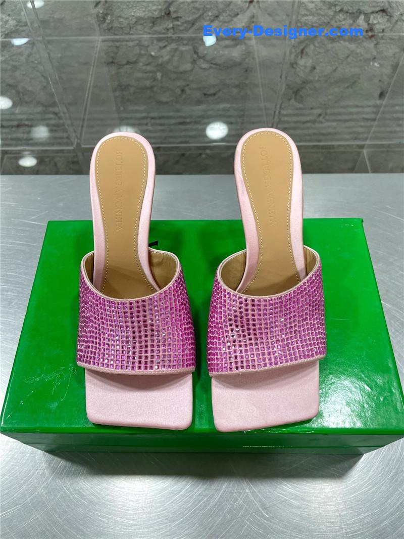 b0tt*ga ven*ta new square D1am0nd slippers