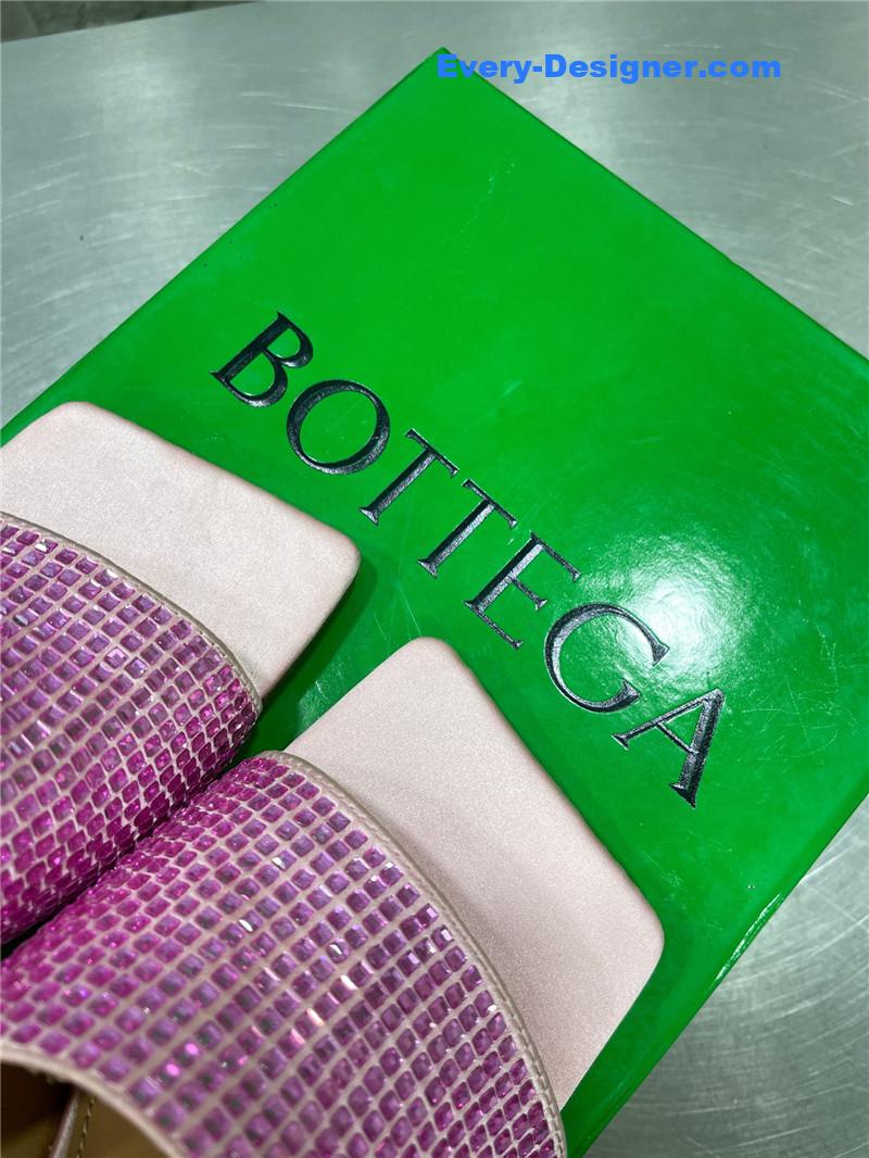 b0tt*ga ven*ta new square D1am0nd slippers