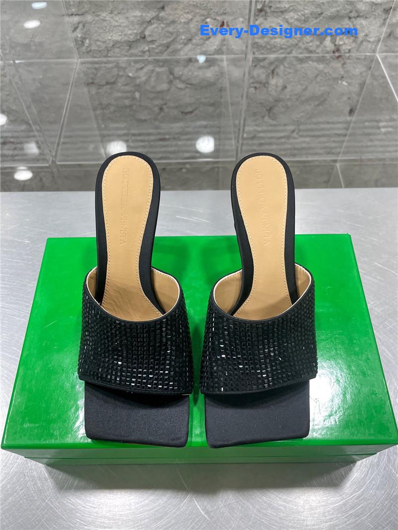 b0tt*ga ven*ta new square D1am0nd slippers