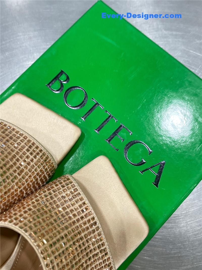 b0tt*ga ven*ta new square D1am0nd slippers