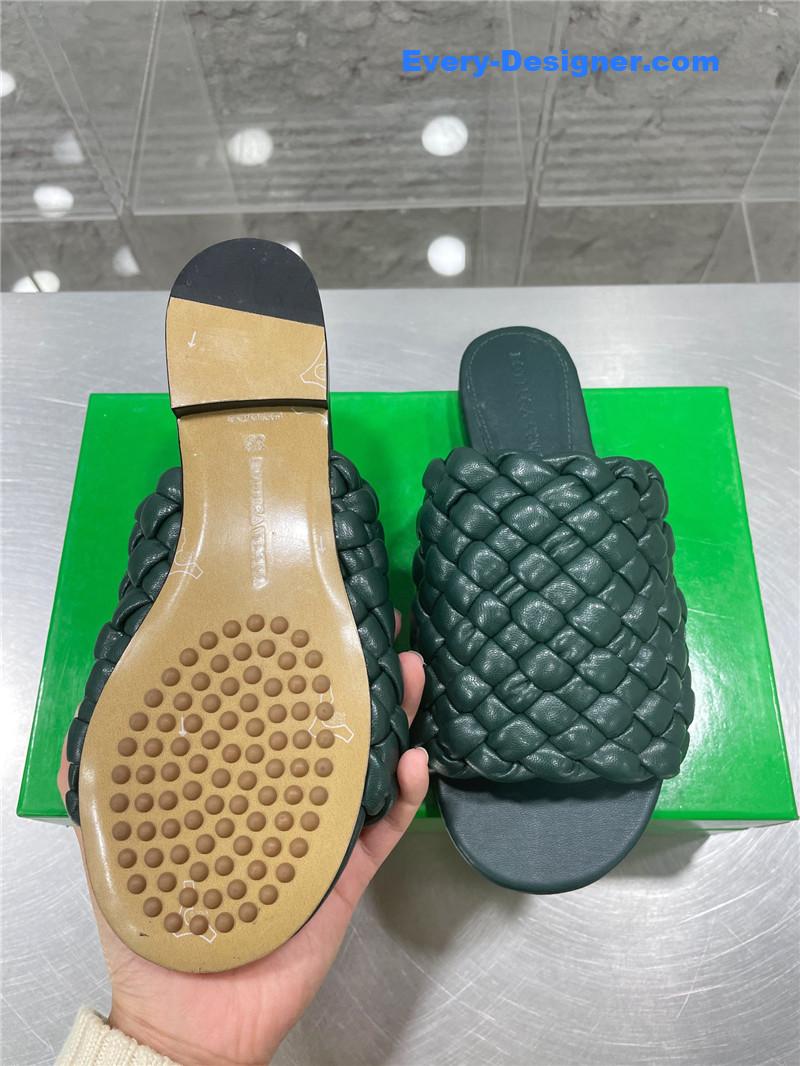 b0tt*ga Ven*ta woven slides