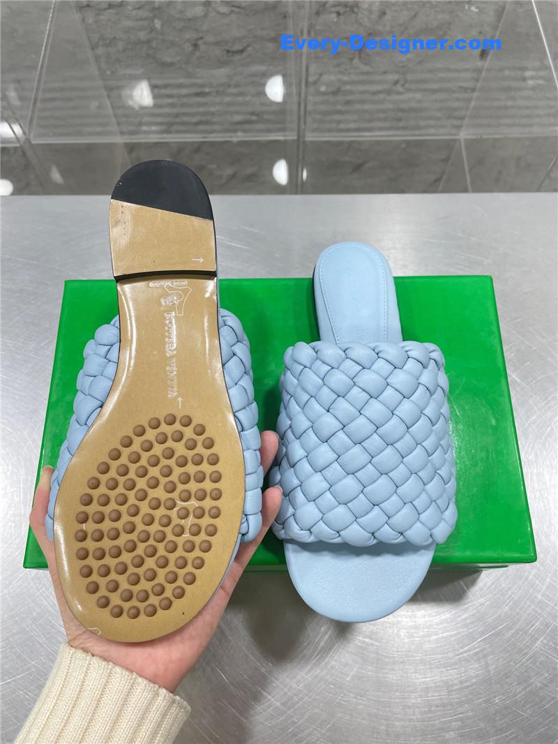 b0tt*ga Ven*ta woven slides