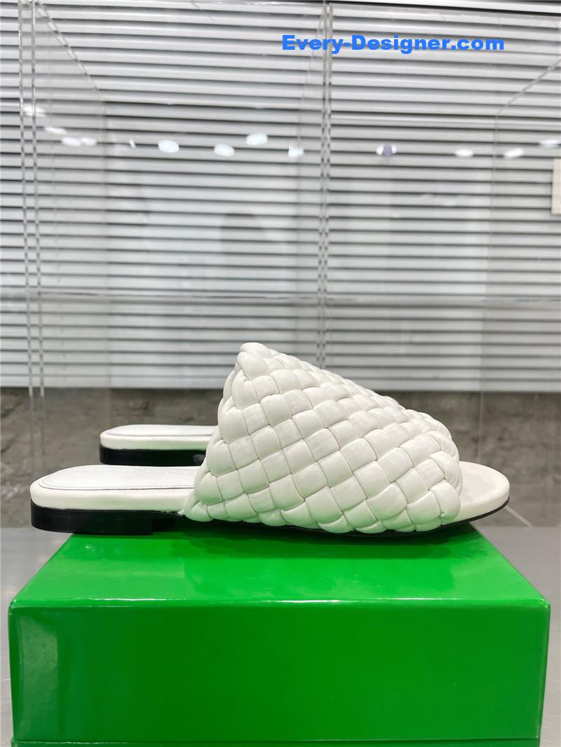 b0tt*ga Ven*ta woven slides