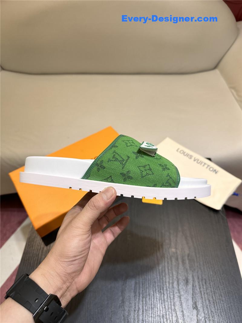 l0vis Vvtt0n lv sandals