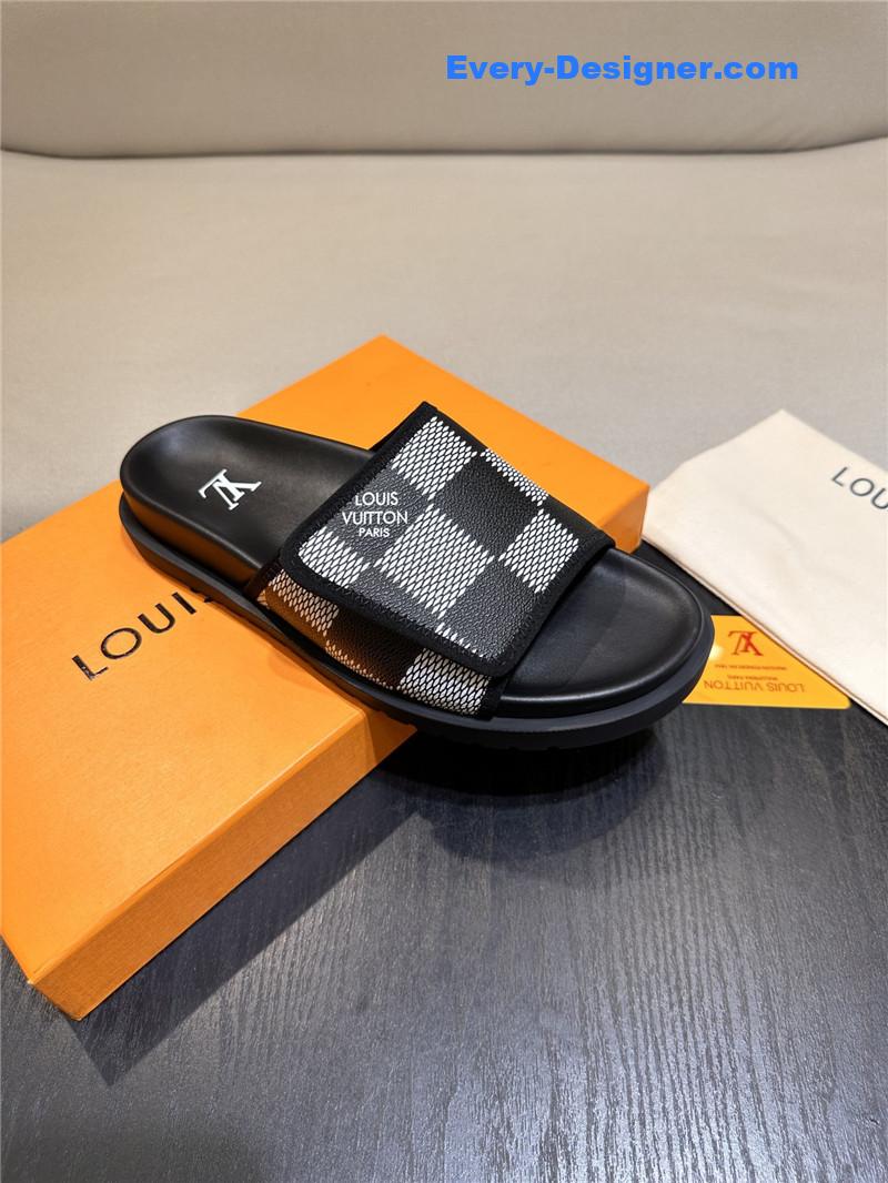 l0vis Vvtt0n lv sandals