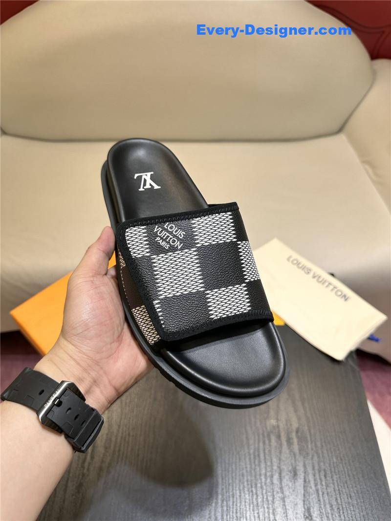 l0vis Vvtt0n lv sandals