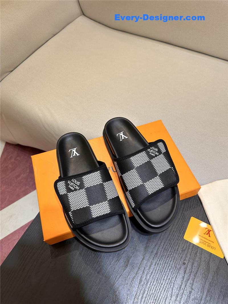 l0vis Vvtt0n lv sandals